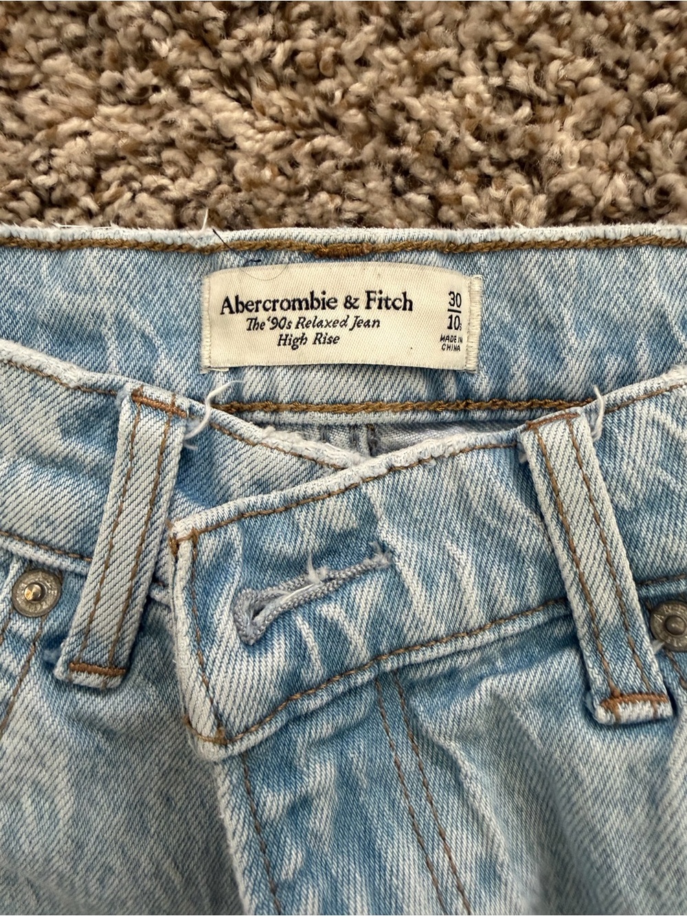 Abercrombie 90’s Relaxed High Rise Jeans - Picture 2 of 3